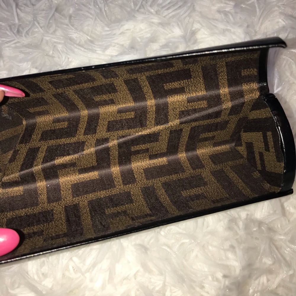 Fendi Authentic case 🤩 used of eyewear 🤓